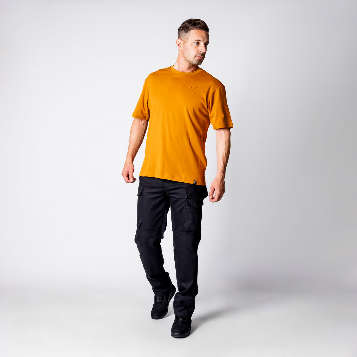 Brand 1.0 Tee - oker bruin