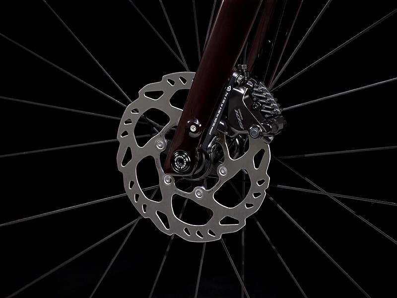 Domane SLR 6 Gen 4 Metallic Red Smoke to Red Carbon Smoke