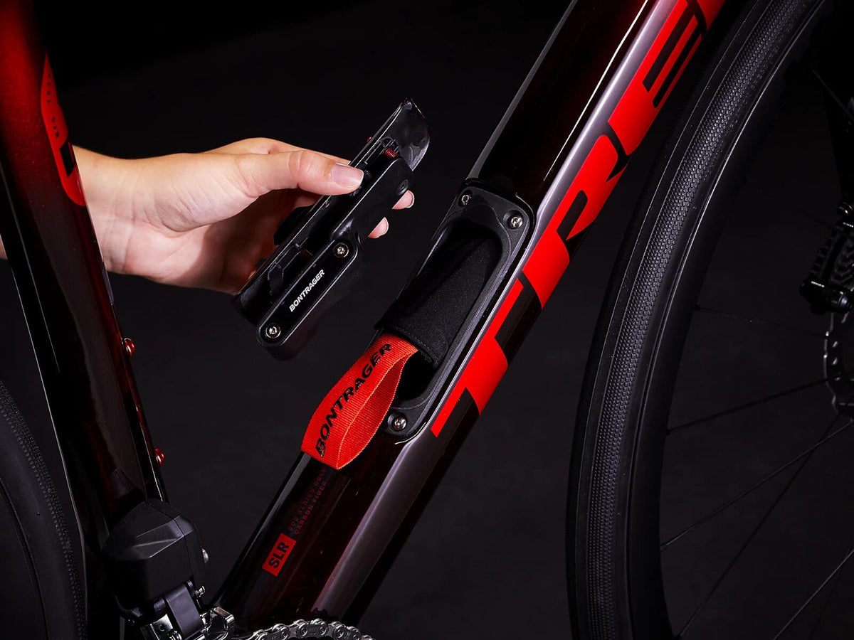 Domane SLR 6 Gen 4 Metallic Red Smoke to Red Carbon Smoke