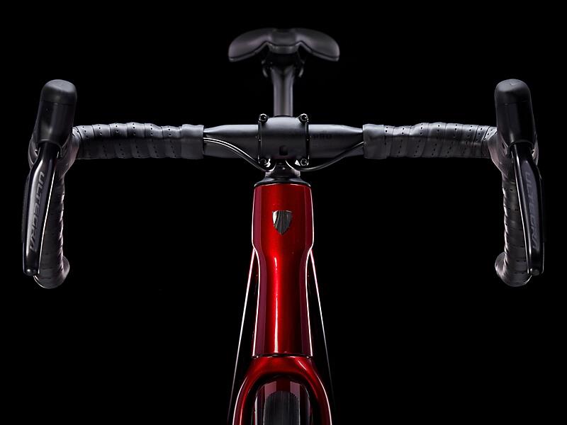 Domane SLR 7 Gen 4 Metallic Red Smoke to Red Carbon Smoke