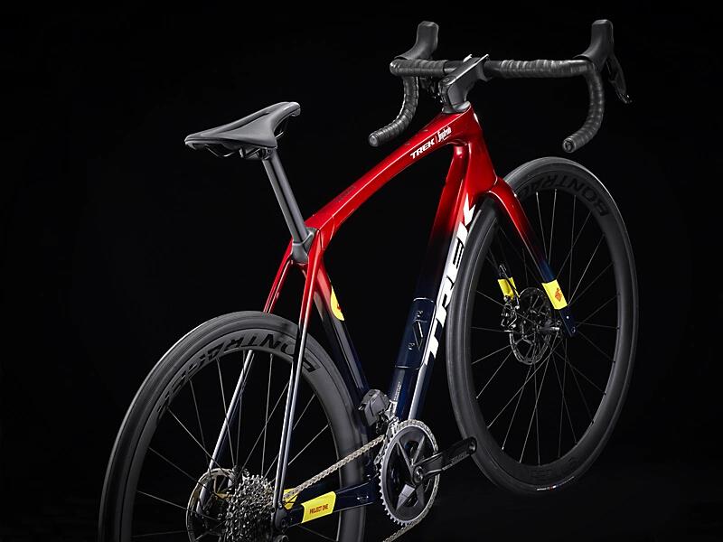 Domane SLR 7 eTap Gen 4 Metallic Red Smoke to Blue Smoke Fade