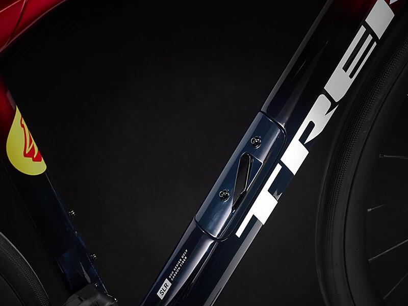 Domane SLR 7 eTap Gen 4 Metallic Red Smoke to Blue Smoke Fade