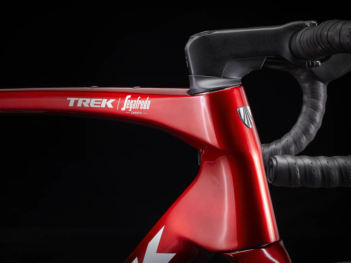 Domane SLR 7 eTap Gen 4 Metallic Red Smoke to Blue Smoke Fade