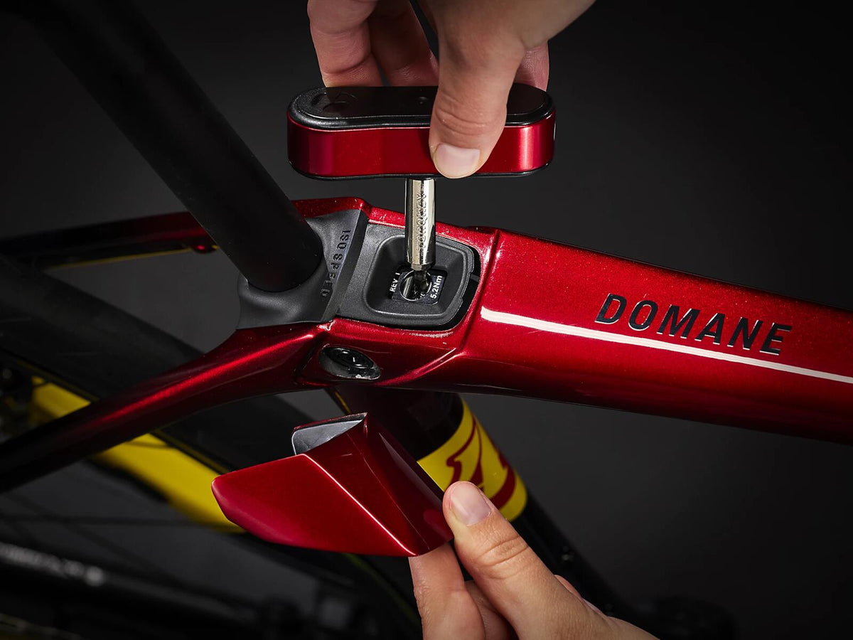 Domane SLR 7 eTap Gen 4 Metallic Red Smoke to Blue Smoke Fade