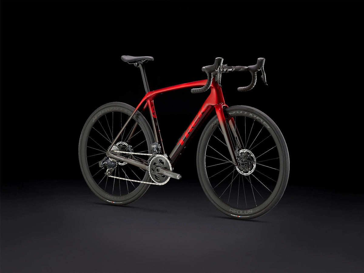 Domane SLR 7 eTap Gen 4 Metallic Red Smoke to Red Carbon Smoke