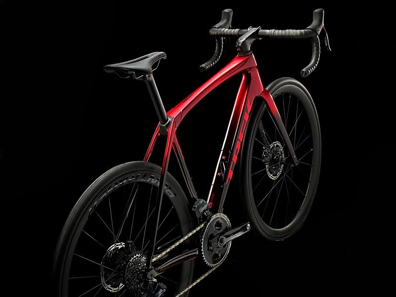 Domane SLR 7 eTap Gen 4 Metallic Red Smoke to Red Carbon Smoke