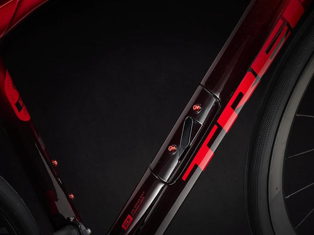 Domane SLR 7 eTap Gen 4 Metallic Red Smoke to Red Carbon Smoke