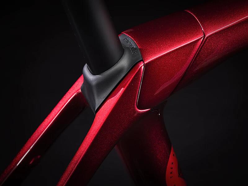 Domane SLR 7 eTap Gen 4 Metallic Red Smoke to Red Carbon Smoke