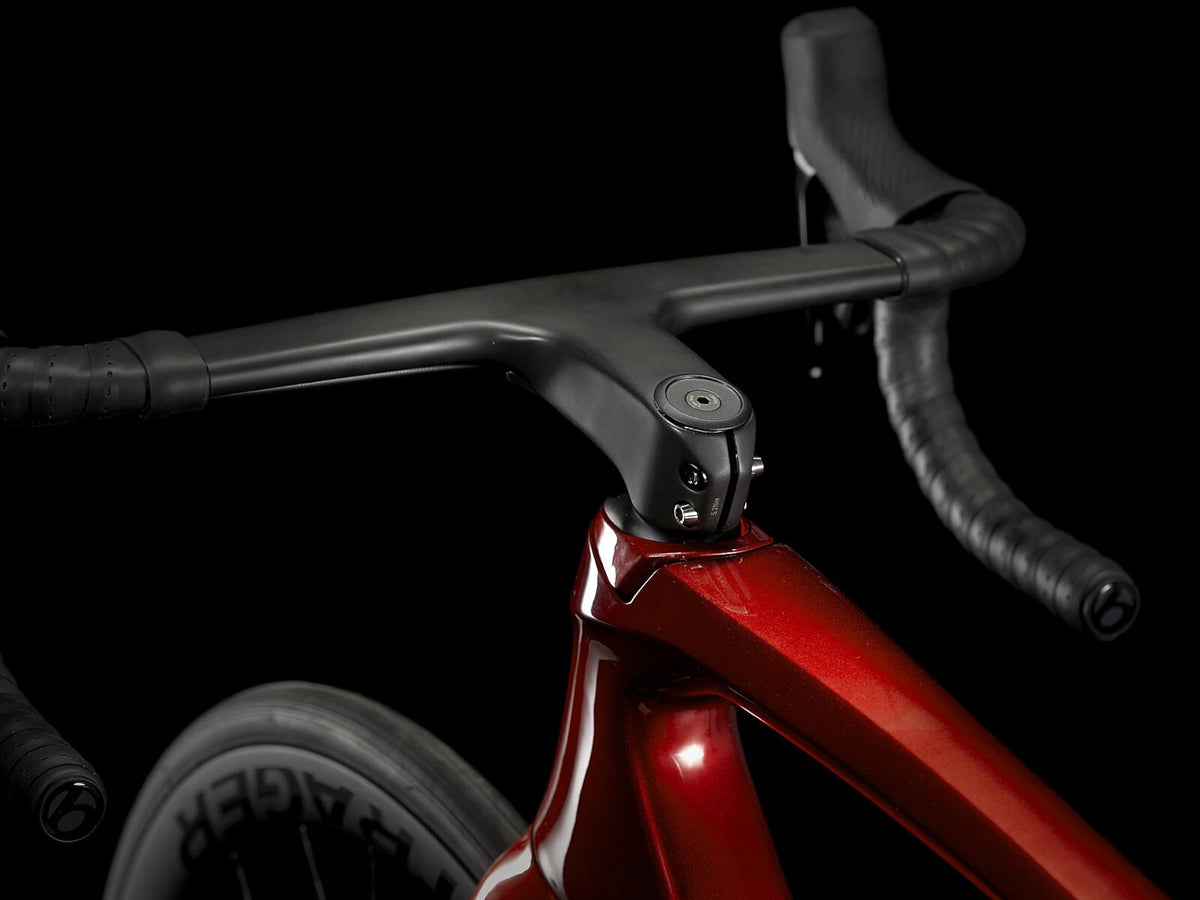 Emonda SLR 6 eTap Metallic Red Smoke to Red Carbon Smoke