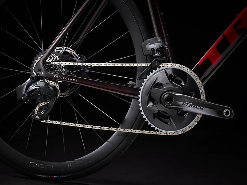 Emonda SLR 7 eTap Metallic Red Smoke to Red Carbon Smoke