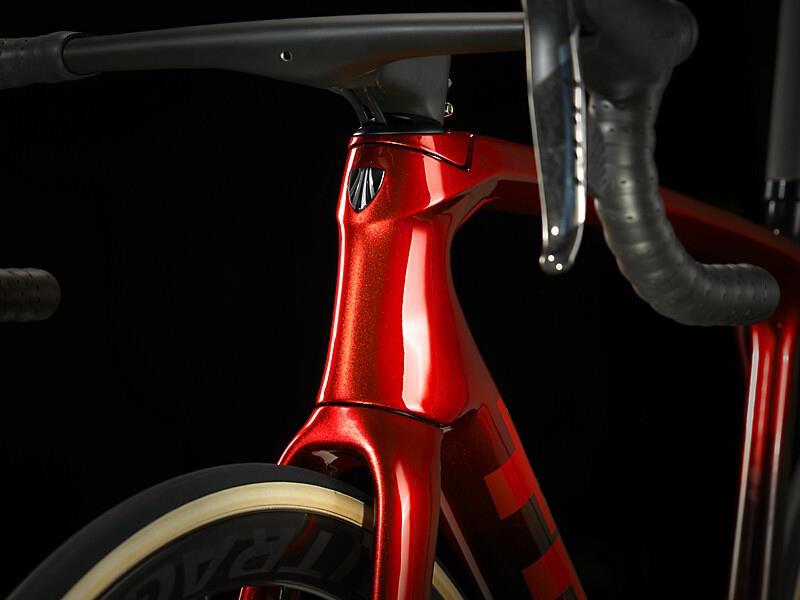 Emonda SLR 9 eTap Metallic Red Smoke to Red Carbon Smoke