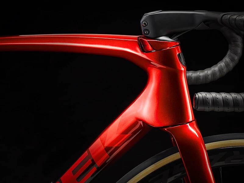 Emonda SLR 9 eTap Metallic Red Smoke to Red Carbon Smoke