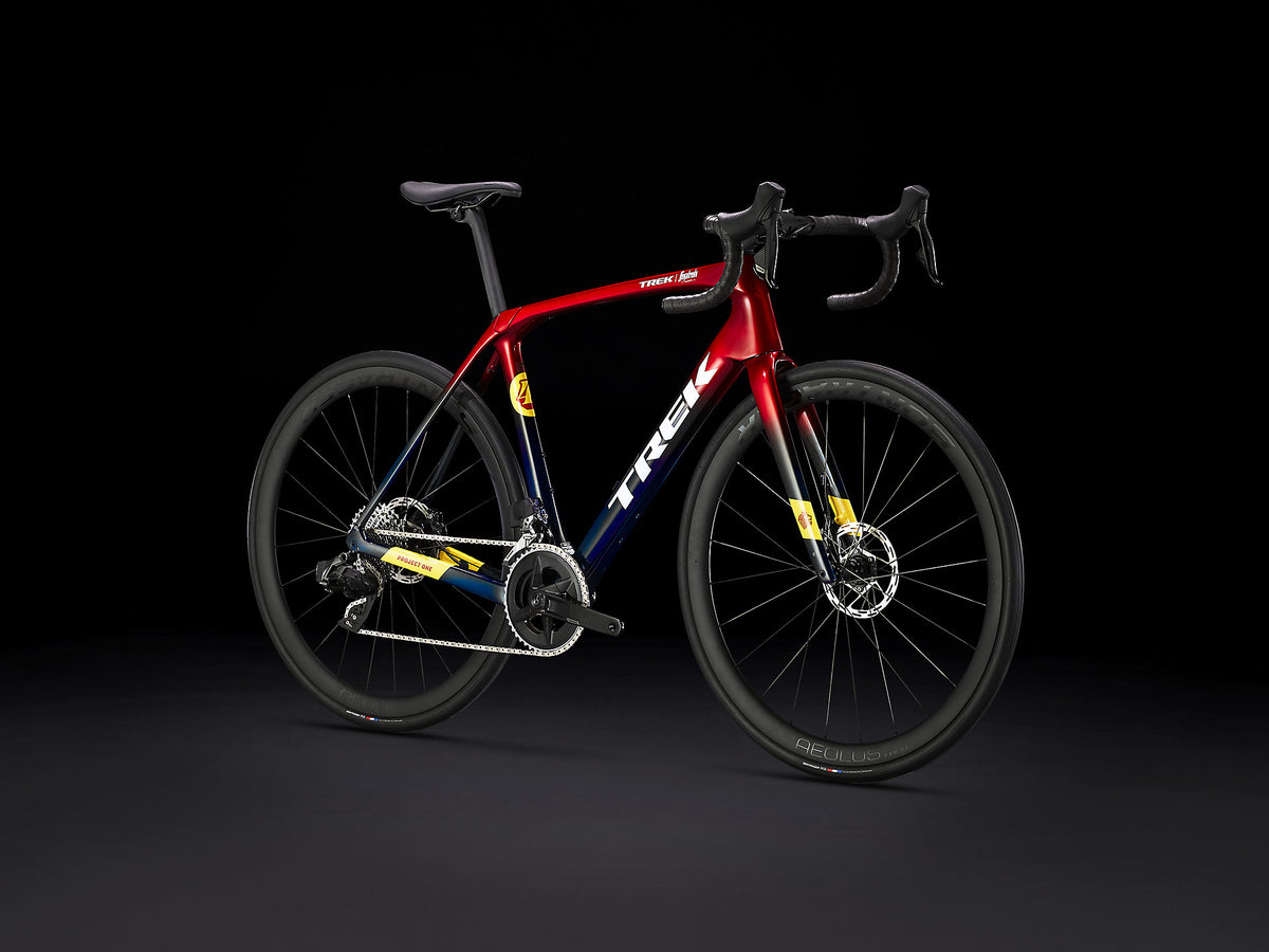 Domane SLR 6 eTap Gen 4 Metallic Red Smoke to Blue Smoke Fade