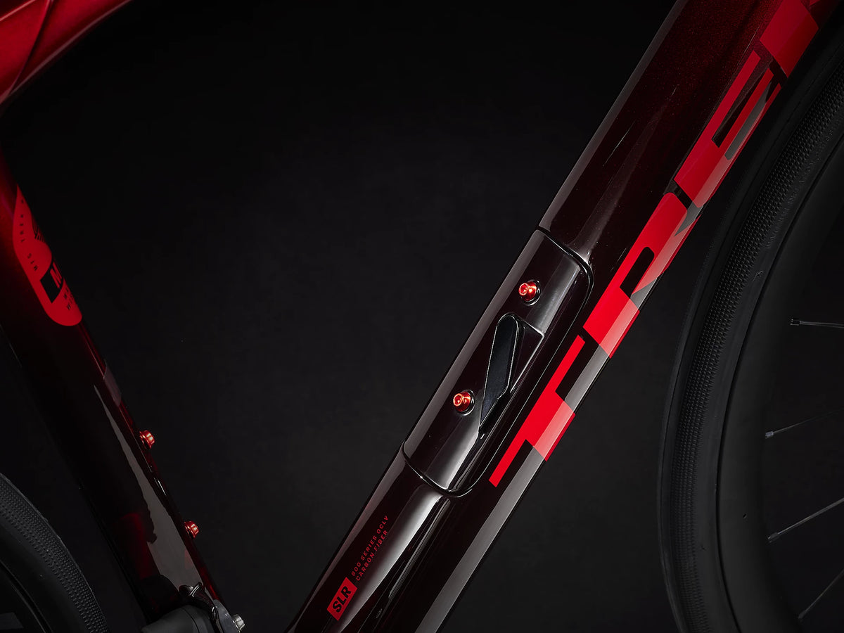 Domane SLR 6 eTap Gen 4 Metallic Red Smoke to Red Carbon Smoke