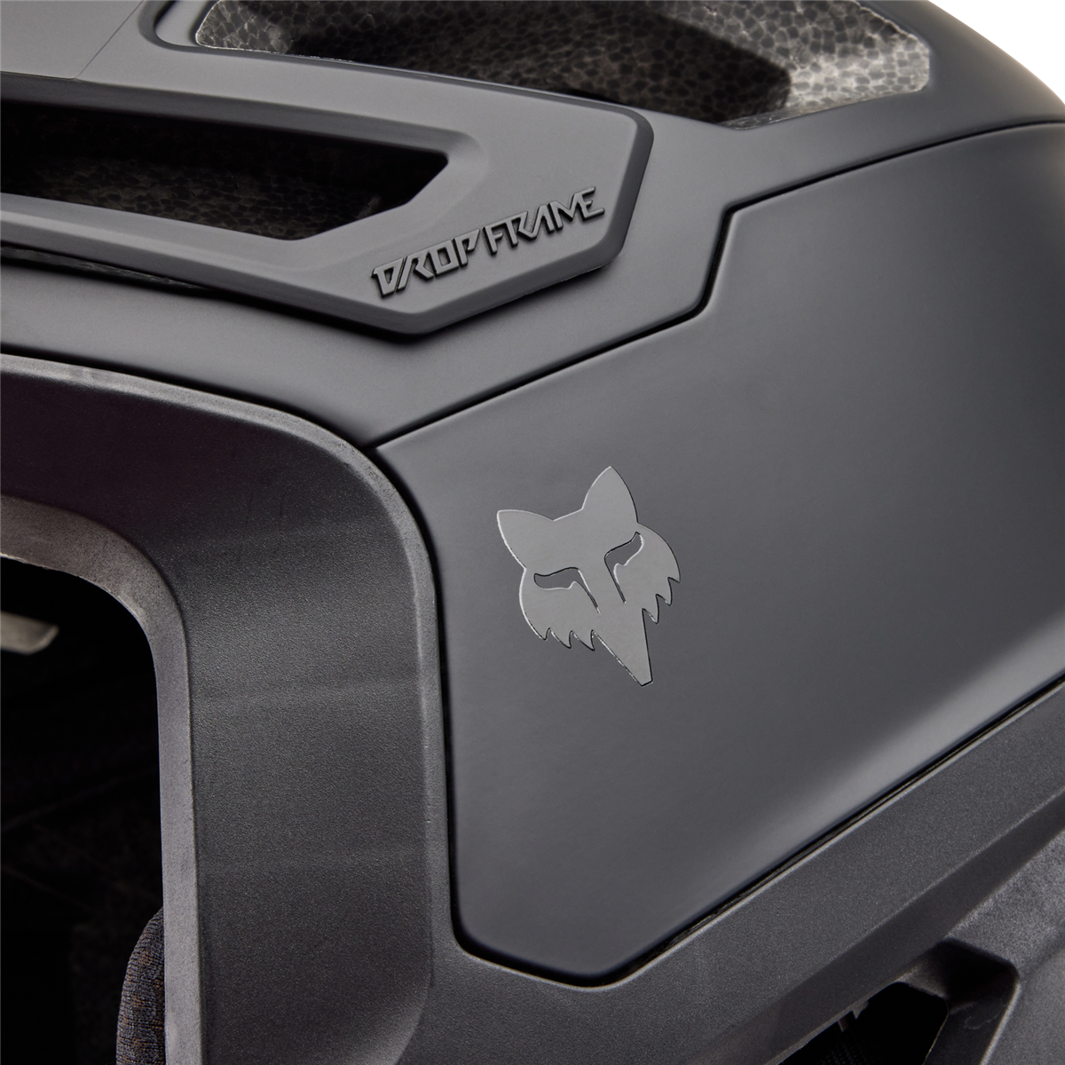 Dropframe Pro Helm CE - Matte Black