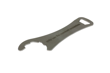Extraction spanner for crank
