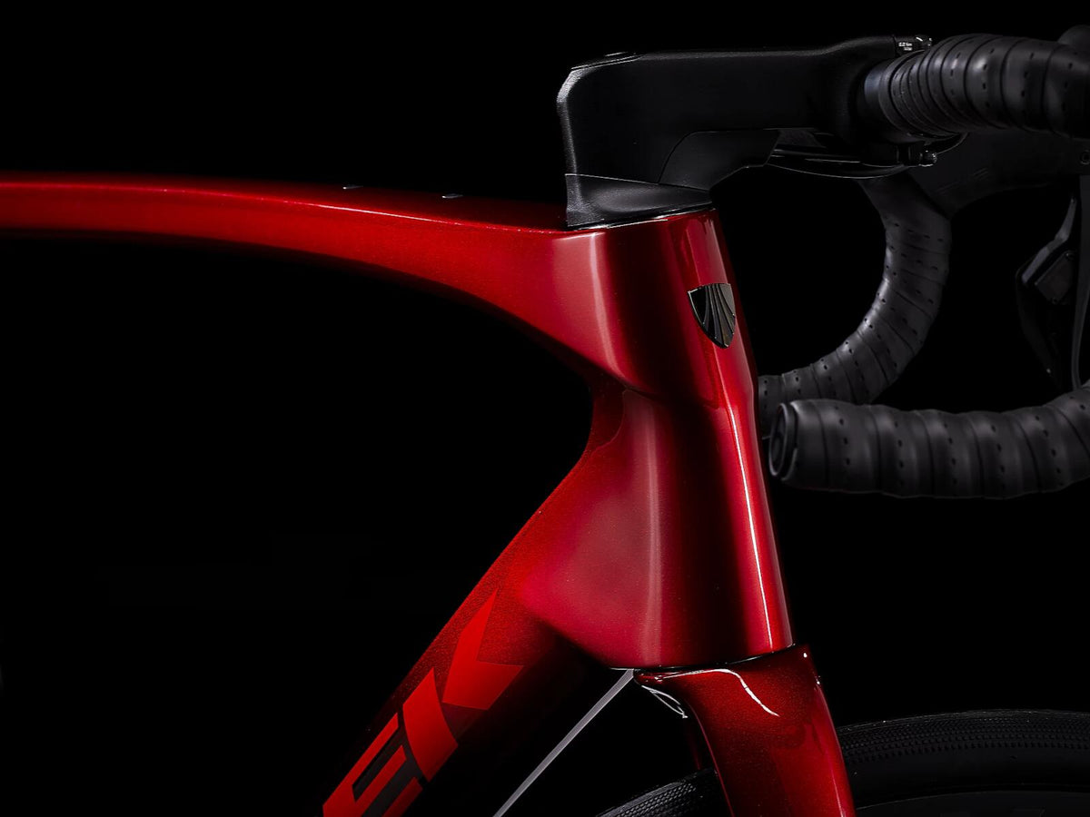 Domane SLR 6 Gen 4 Metallic Red Smoke to Red Carbon Smoke