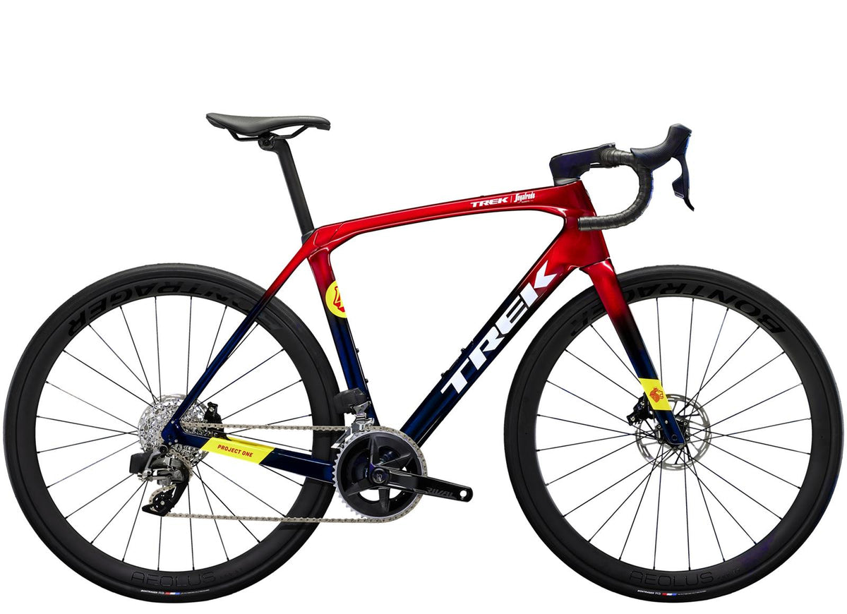 Domane SLR 6 eTap Gen 4 Metallic Red Smoke to Blue Smoke Fade