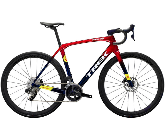 Domane SLR 6 eTap Gen 4 Metallic Red Smoke to Blue Smoke Fade