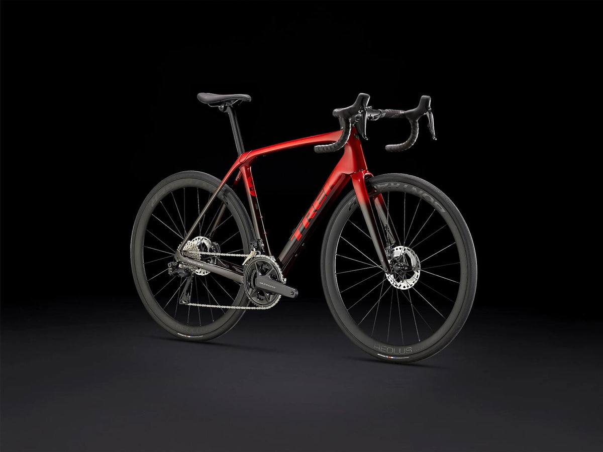 Domane SLR 7 Gen 4 Metallic Red Smoke to Red Carbon Smoke