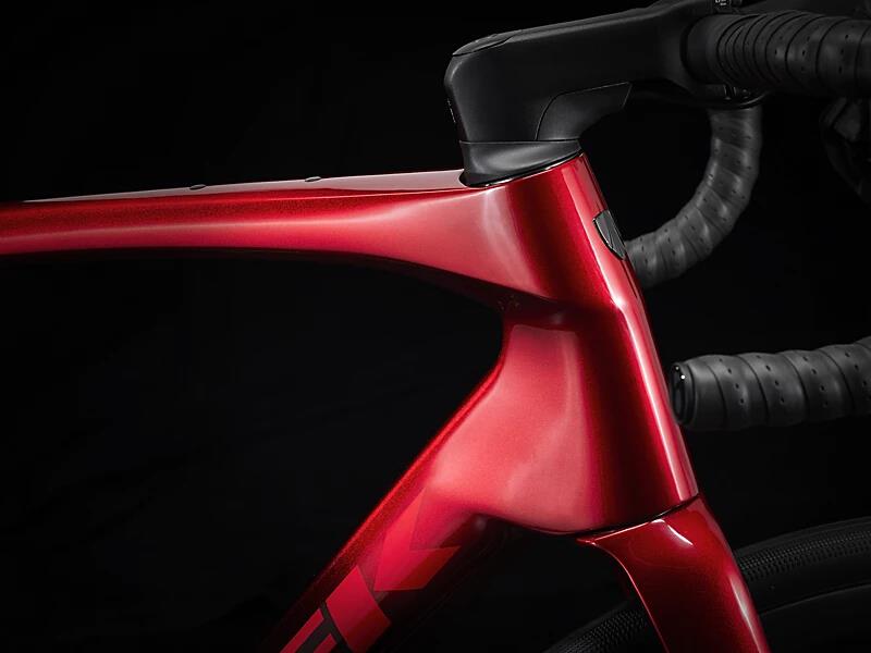 Domane SLR 7 Gen 4 Metallic Red Smoke to Red Carbon Smoke