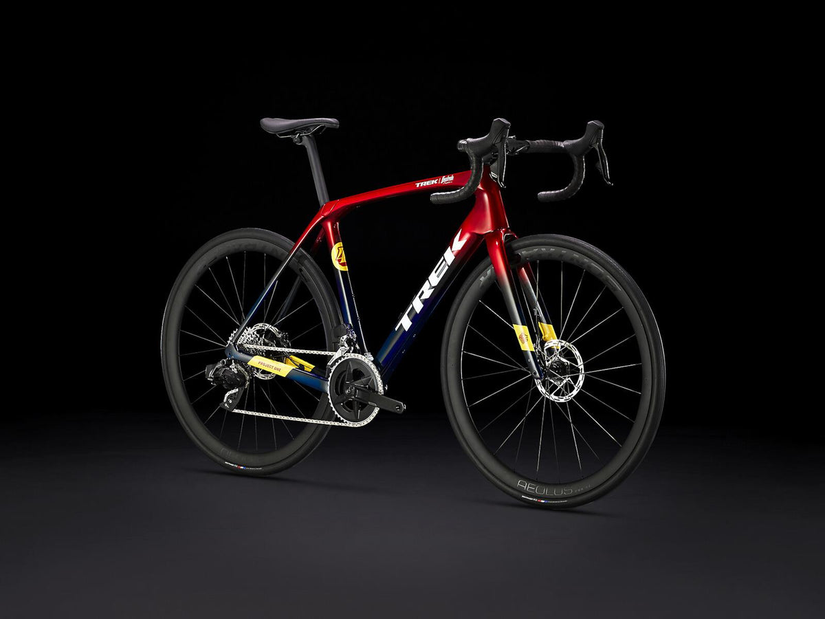 Domane SLR 7 eTap Gen 4 Metallic Red Smoke to Blue Smoke Fade