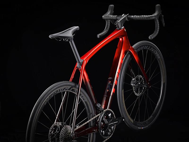 Domane SLR 9 Gen 4 Metallic Red Smoke to Red Carbon Smoke