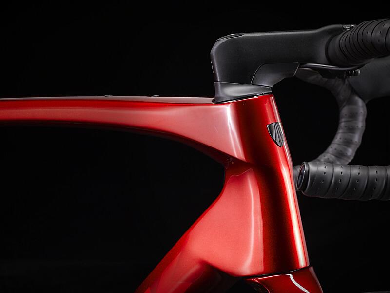 Domane SLR 9 eTap Gen 4 Metallic Red Smoke to Red Carbon Smoke
