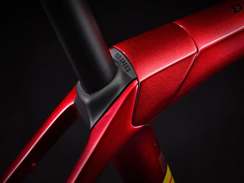 Domane SLR 9 eTap Gen 4 Team Replica:Metallic Red Smoke to Blue Smoke Fade