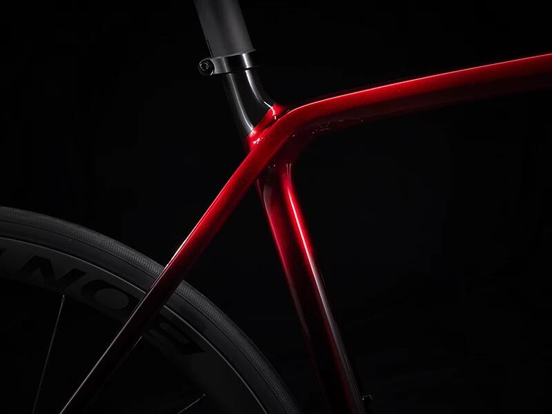 Emonda SLR 7 eTap Metallic Red Smoke to Red Carbon Smoke