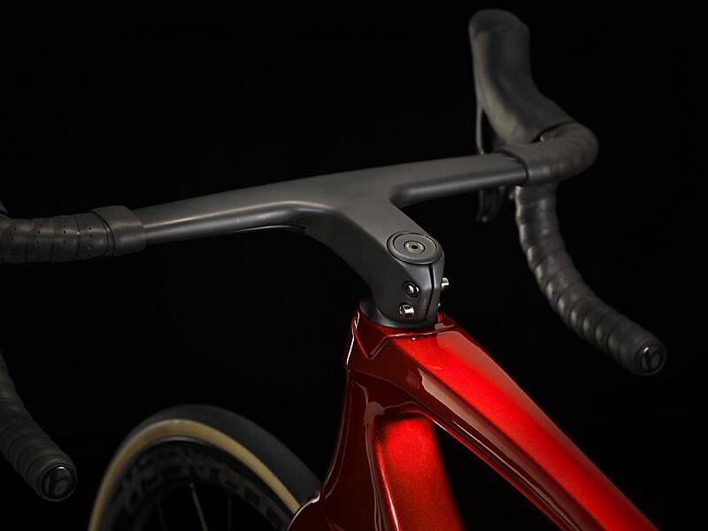 Emonda SLR 9 eTap Metallic Red Smoke to Red Carbon Smoke