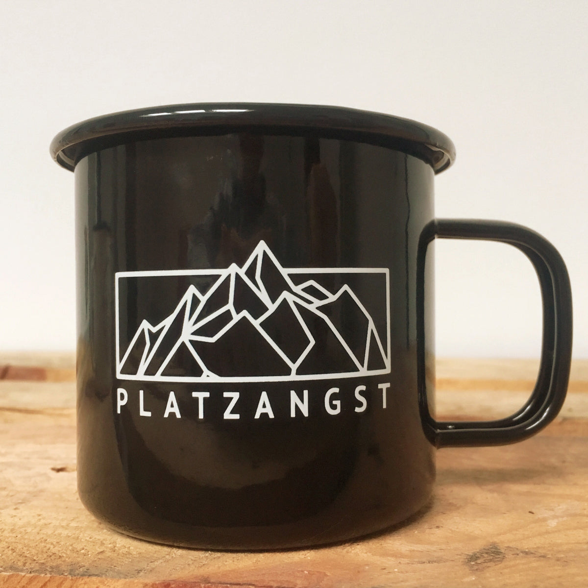Tasse en étain